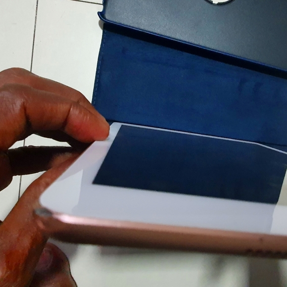 IPAD 6TH GEN 128GB Cellular/Wifi - Picture 3 of 16